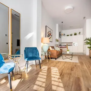 Behouse Macarena Siviglia