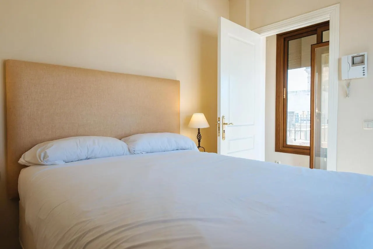 Minty Stay - Feria Seville Apartment