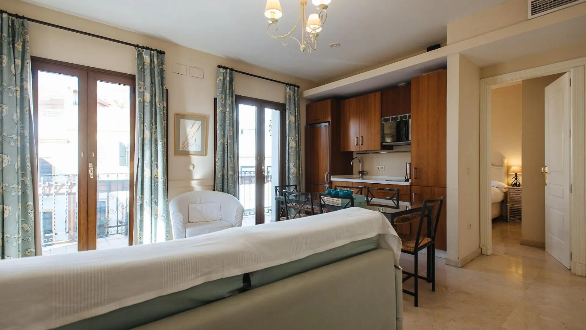Minty Stay - Feria Seville Apartment