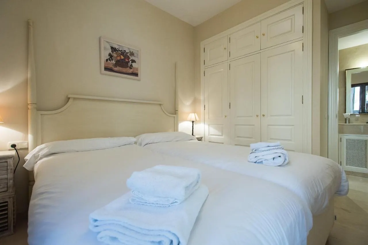 Minty Stay - Feria Seville Apartment